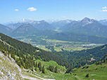 Blick über Reutte zur Zugspitze und zur Mieminger Kette