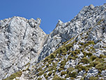 ...und erblicken über uns das Gipfelkreuz der Gehrenspitze