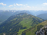 Blick über den Hahnenkamm und die Gaichtspitze zu den Lechtaler Alpen