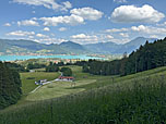 ...genießen wir die Aussicht auf die Bergwelt rund um den Tegernsee