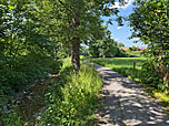 ...die wir linkshaltend über einen kleinen Fußweg verlassen