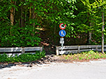 Hier betreten wir den Park...