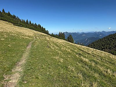 Dieser wendet sich schon bald nach rechts (Nordosten)