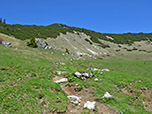 Nun wandern wir in einen grasigen Kessel hinein...