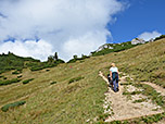 ...auf die Einsattelung zwischen dem Rossalpenkopf und dem Geigelstein zu