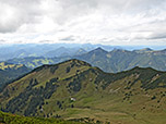 Blick über den Spitzstein zu den Bayerischen Voralpen