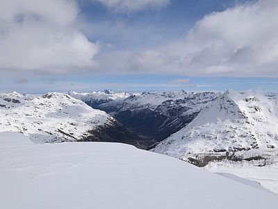 Markant der Piz Kesch im Norden
