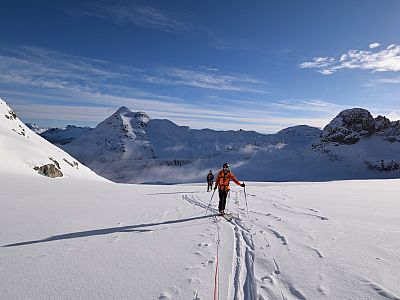 Hinter uns der Munt Pers und die Diavolezza