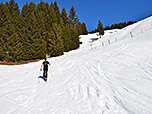Nach der ersten Hütte biegen wir rechts ab