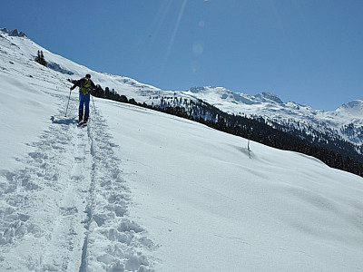Über sanfte Hänge erreichen wir den ...