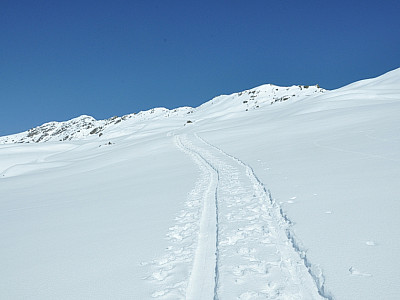 ... mit moderater Steigung, ...