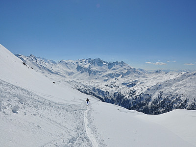 ...genießen wir die herrliche Sicht zum Talschluss im Süden.