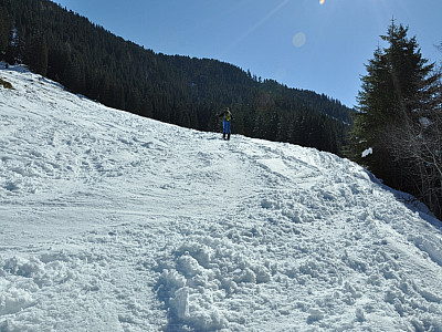 Die schneebedeckten Almen der Stieralm