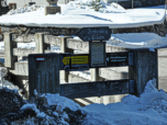 Wir zweigen links, parallel zur Straße, auf den Weg Richtung Lizumer Hütte ab.