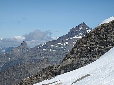 Rechts hinten die La Grivola