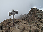 Der höchste Punkt präsentiert sich alpiner als der Anstiegsweg