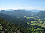Isartal mit weitreichendem Einblick ins Karwendel