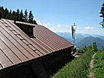 Der schöne Ausblick an der Hütte reicht bis zur Zugspitze
