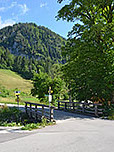 In Brand überqueren wir eine Brücke...