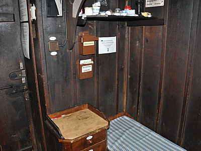 Der Innenraum der Hütte