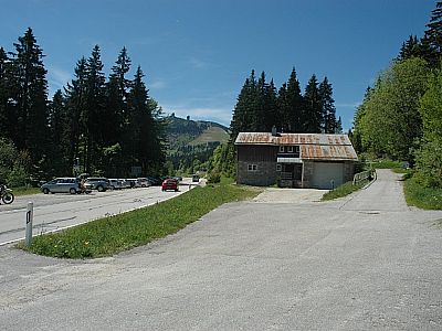 Nach der Straße rechts bleiben