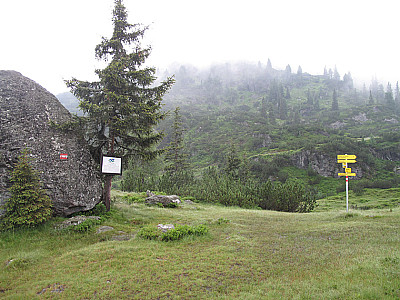 Links der Glockhausstein