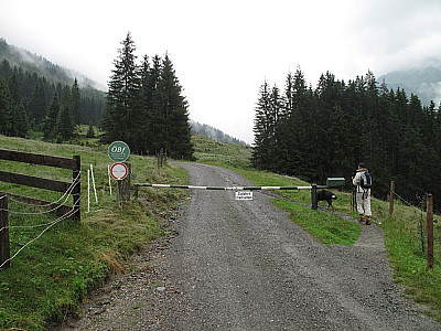 ...und die Schranke bei der Schönangeralm