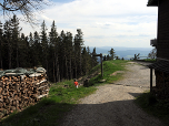 Im Süden der Hütte steigen wir ab.