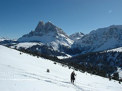 Der Peitlerkofel, rechts die Peitlerscharte
