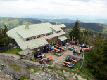 Das Osserschutzhaus, direkt am Gipfel des Großen Osser