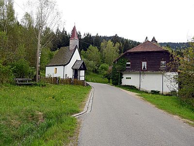 Der Berggasthof Eschlsaign mit Kapelle