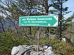 Kurz unterhalb des Gipfels beginnt der seilgesicherte Übergang zum Kleinen Sonnstein