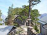 Wir wandern zur Hütte hinab...