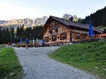 40 Minuten entfernten Bärgunt Hütte (1408 m).