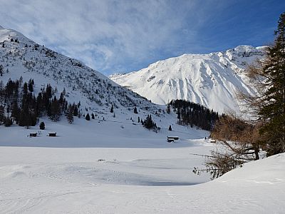 Rechts im Westen die Steineralm