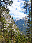 Im Hintergrund zeigen sich der Hohe Göll und das Hohe Brett