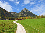 Wir wandern auf den Grünstein und Weiler Oedlehen zu