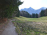 ...und folgen einem Karrenweg, ...