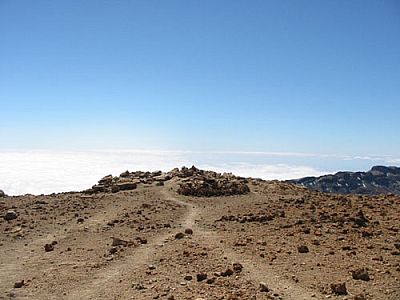 ...mit seiner Steinmauer