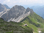 Die Kalkwand, davor die Innsbrucker Hütte