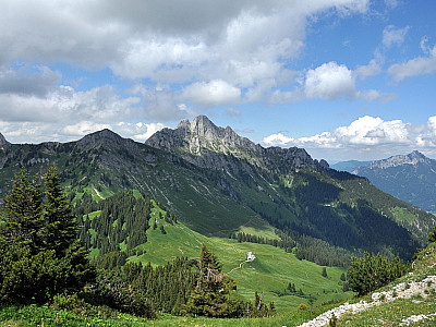 Der Ausblick auf die Gehrenspitze im Norden