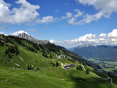 Blick zur Seilbahn-Gipfelstation