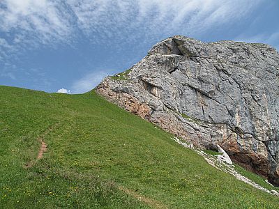 Von der markanten Einsattelung...