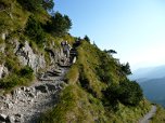 den Berg hinunter auf den 