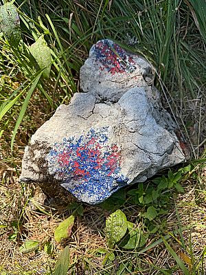 ...mit dem markierten Stein