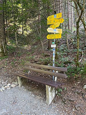 ...zur Kreuzung nahe Mailach...