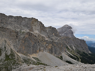 Rechts der Gipfel der Tofana di Rozes