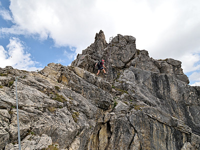 Wieder treffen wir im Aufstieg auf eine Leiter