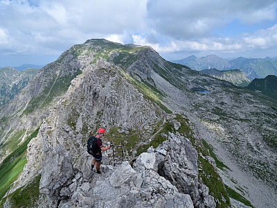 Auch beim Abstieg von dem Zwiebelstränge finden wir eine Leiter vor