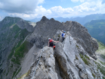 Hier wird deutlich wie steil die Felsen nach Nordwesten abfallen